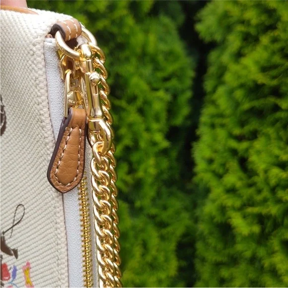 Coach Large Wristlet 19 with Dreamy Veggie Horse and Carriage - Picture 10 of 12